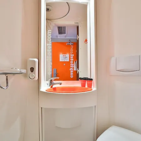 Easyhotel
