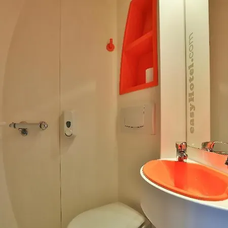 Easyhotel