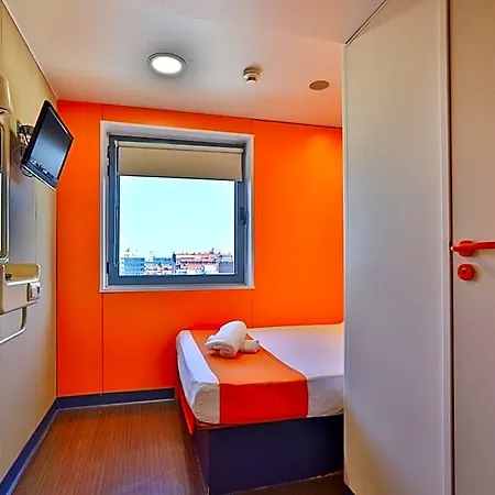 Easyhotel Hotel *