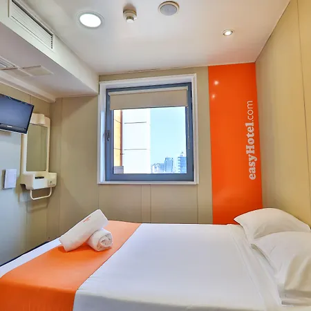 Easyhotel *