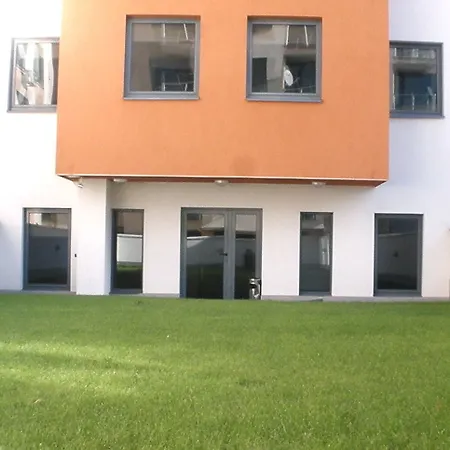 Easyhotel *