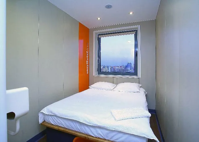 Easyhotel Hotel *