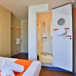 Easyhotel מלון *