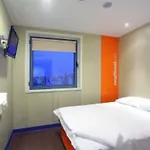 Easyhotel מלון *